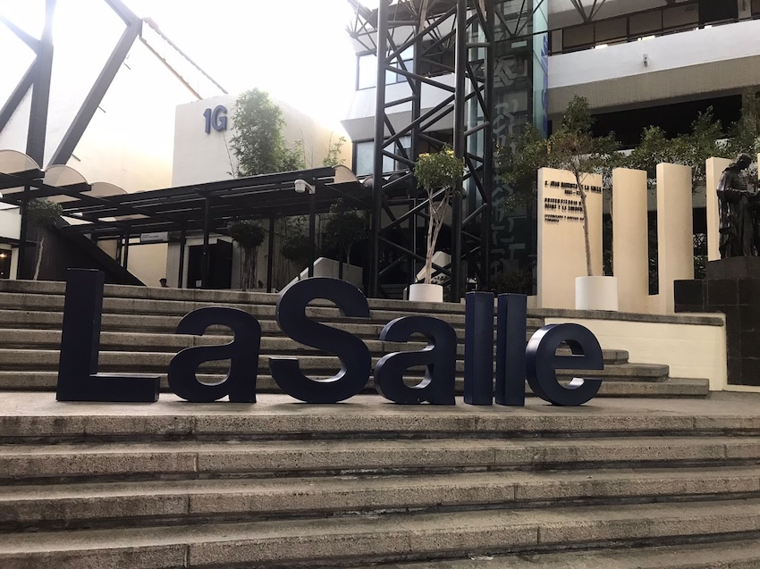 Feria del Libro Universitario La Salle: Conectando la Biblioteca con la Inteligencia Artificial